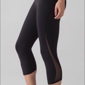 LULULEMON Black Train Times Crops